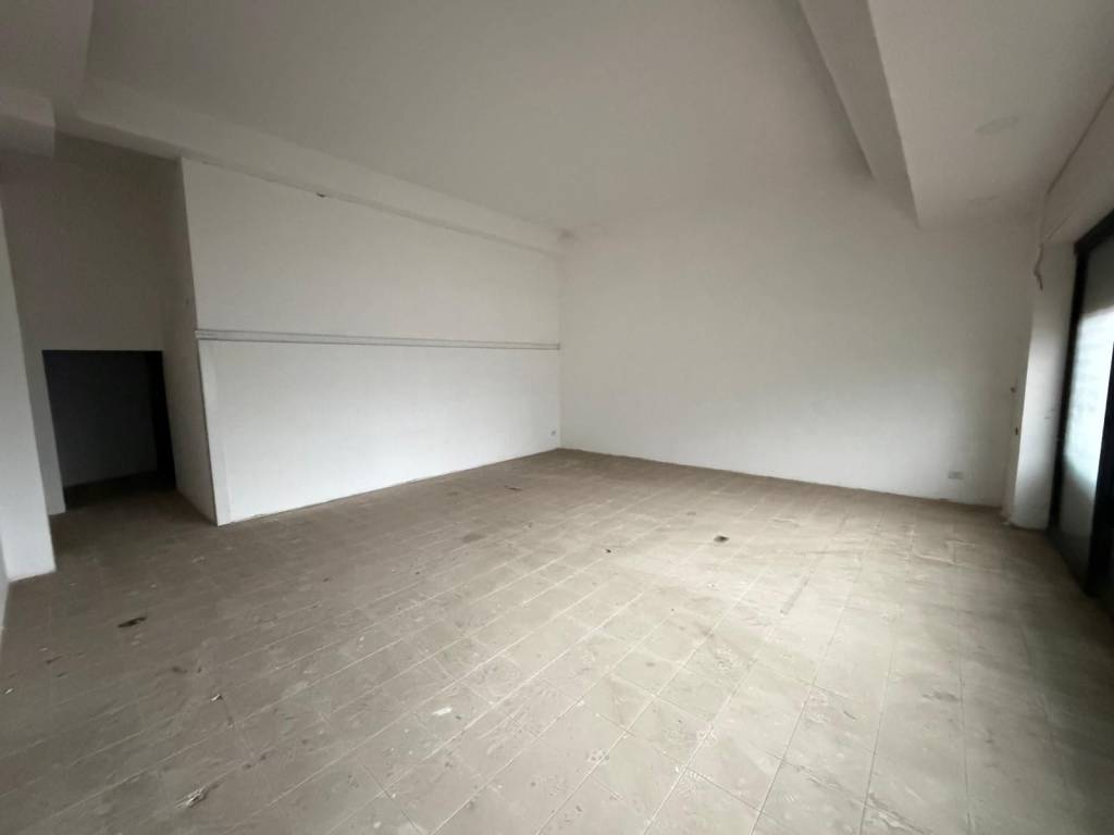 negozio in affitto a Casalnuovo di Napoli