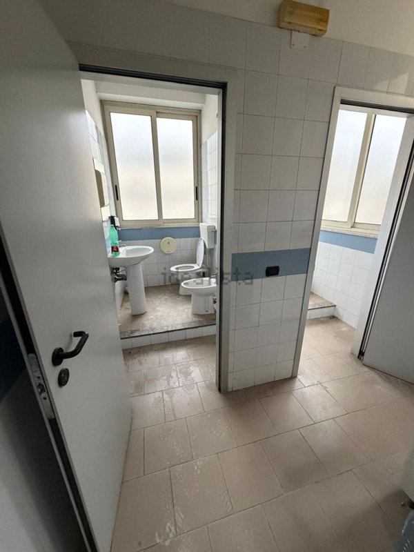 locale commerciale in affitto a Casalnuovo di Napoli in zona Tavernanova