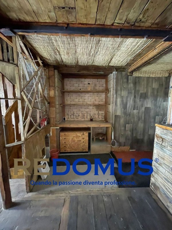 locale commerciale in affitto a Casalnuovo di Napoli in zona Tavernanova