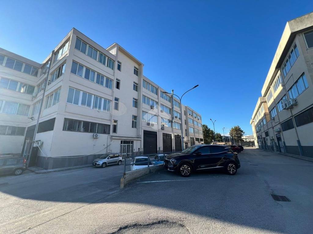 locale commerciale in affitto a Casalnuovo di Napoli