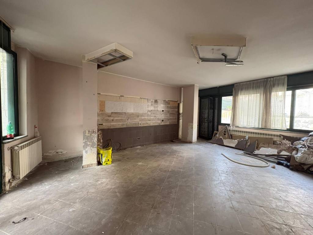 locale commerciale in affitto a Casalnuovo di Napoli