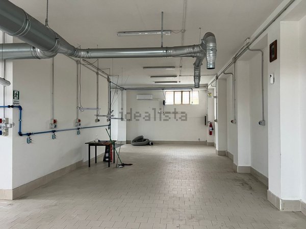 negozio in affitto a Casalnuovo di Napoli in zona Tavernanova