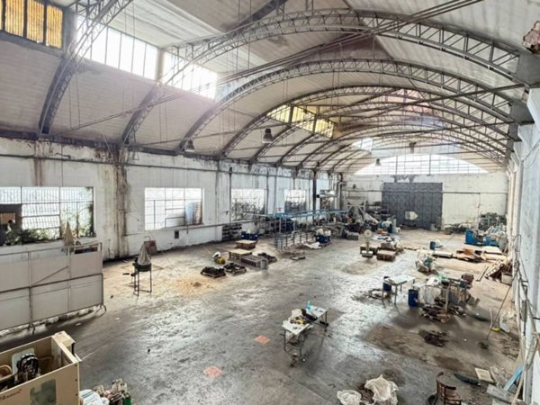 locale commerciale in affitto a Casalnuovo di Napoli