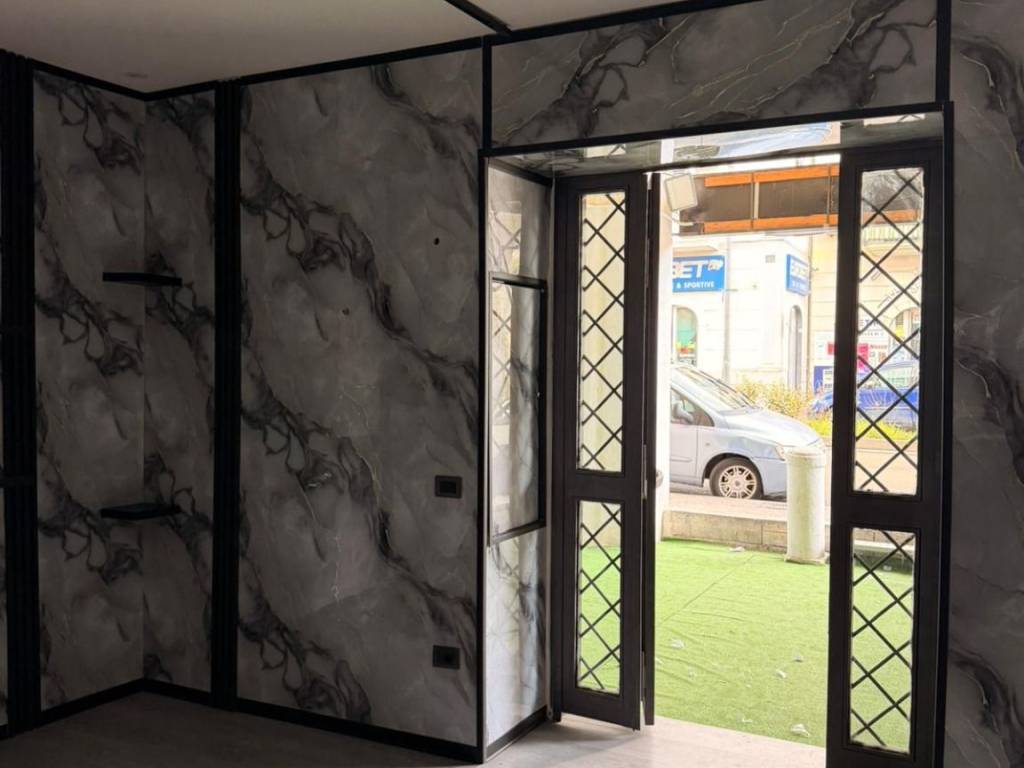 negozio in affitto a Casalnuovo di Napoli in zona Tavernanova