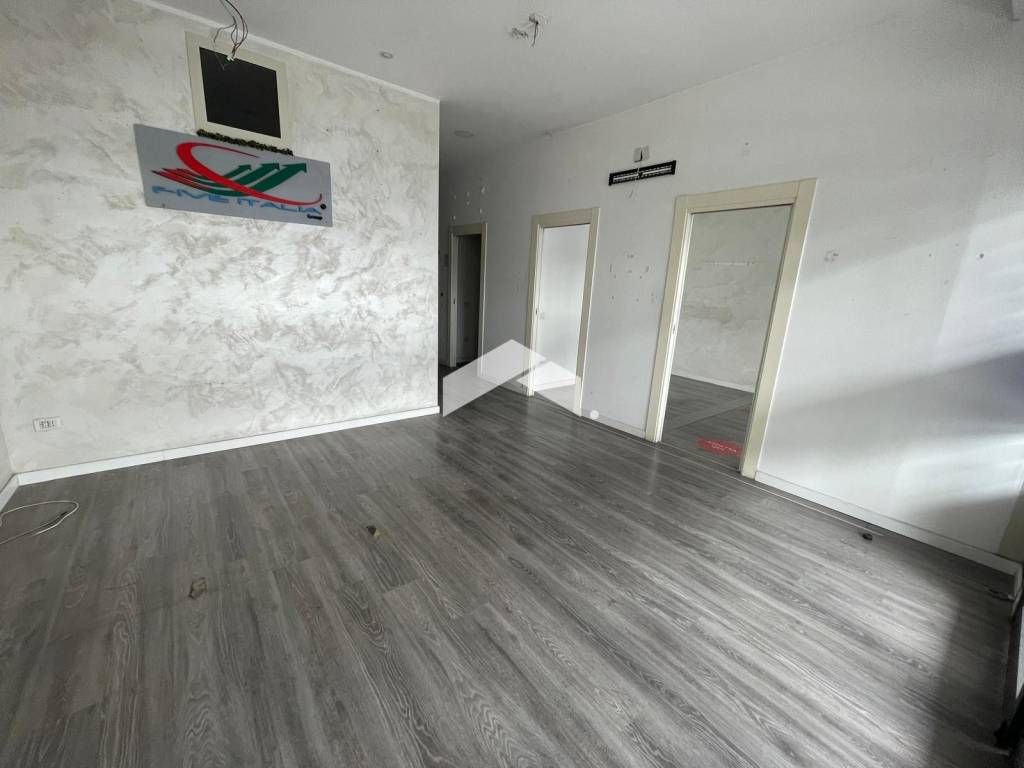 ufficio in affitto a Casalnuovo di Napoli in zona Tavernanova