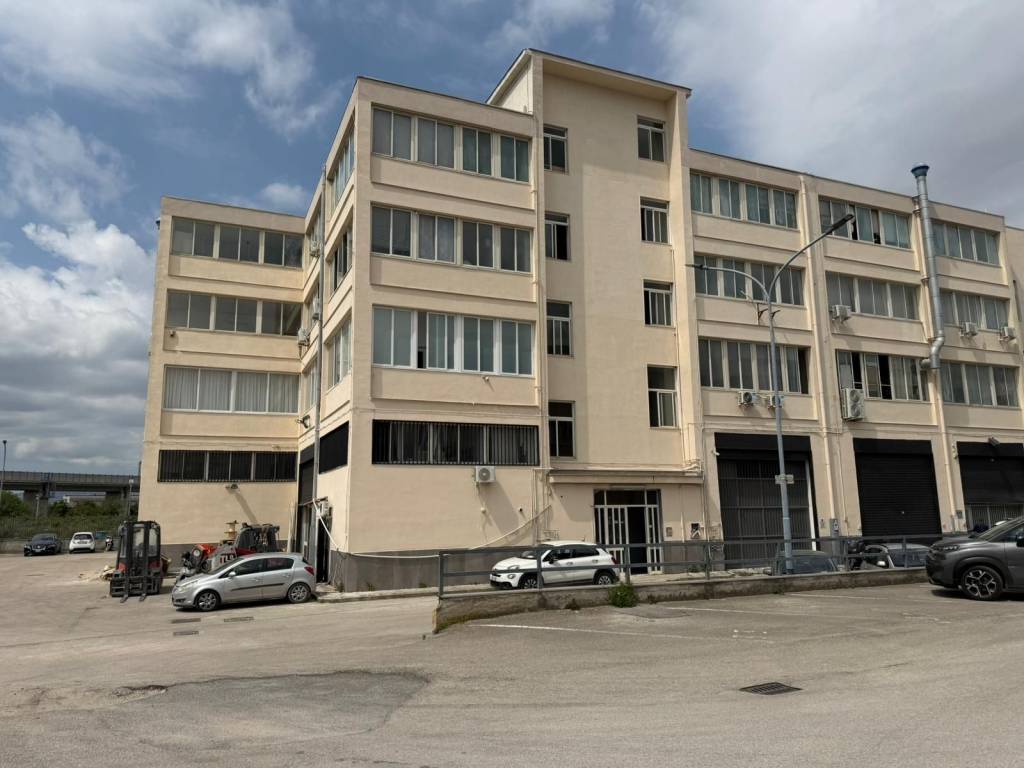 locale commerciale in affitto a Casalnuovo di Napoli