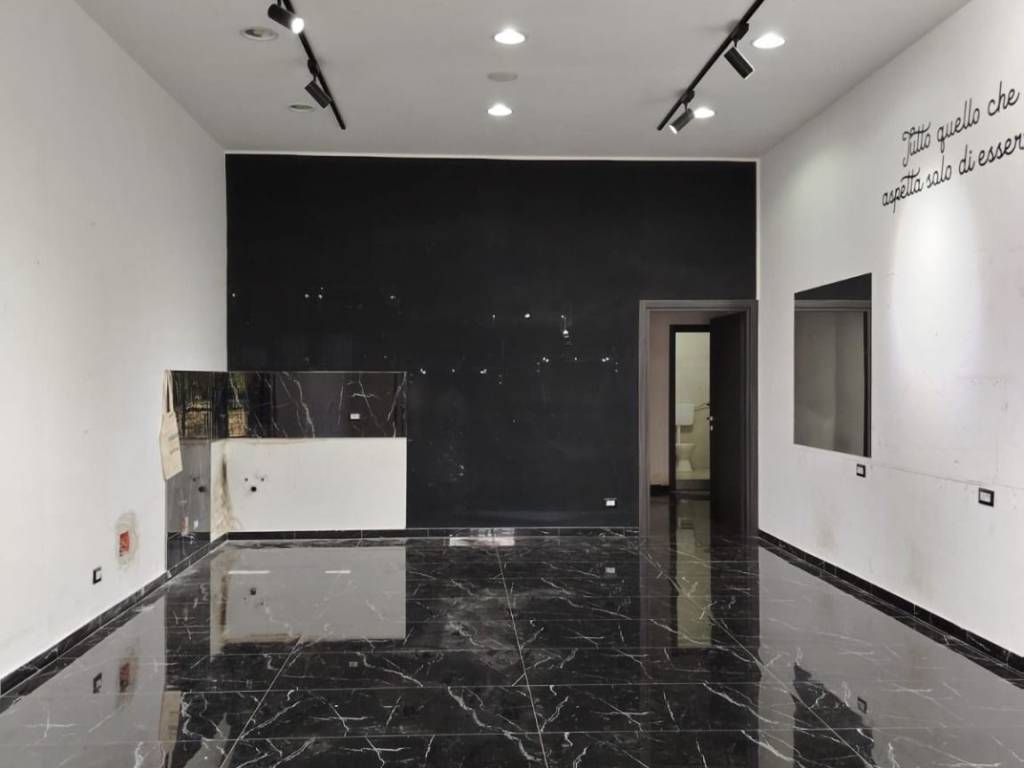 negozio in affitto a Casalnuovo di Napoli