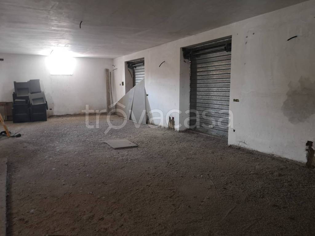 locale commerciale in affitto a Casalnuovo di Napoli in zona Tavernanova