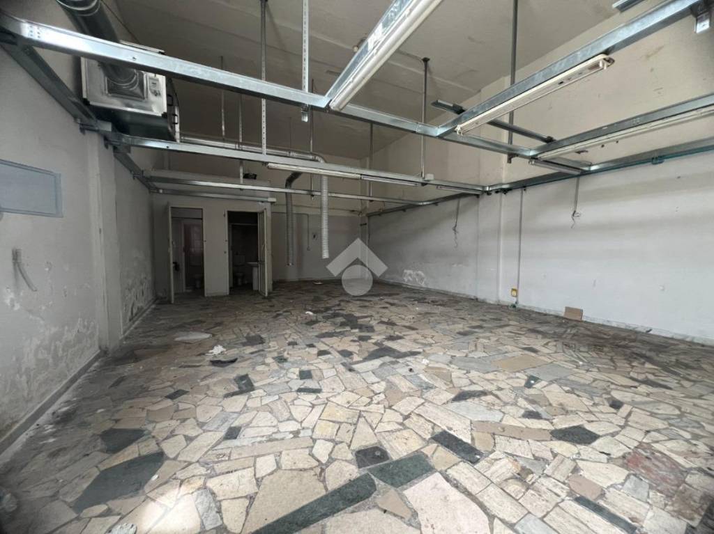 negozio in affitto a Casandrino