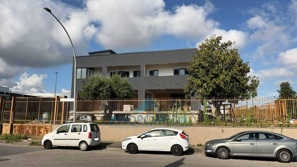 locale commerciale in affitto a Casandrino