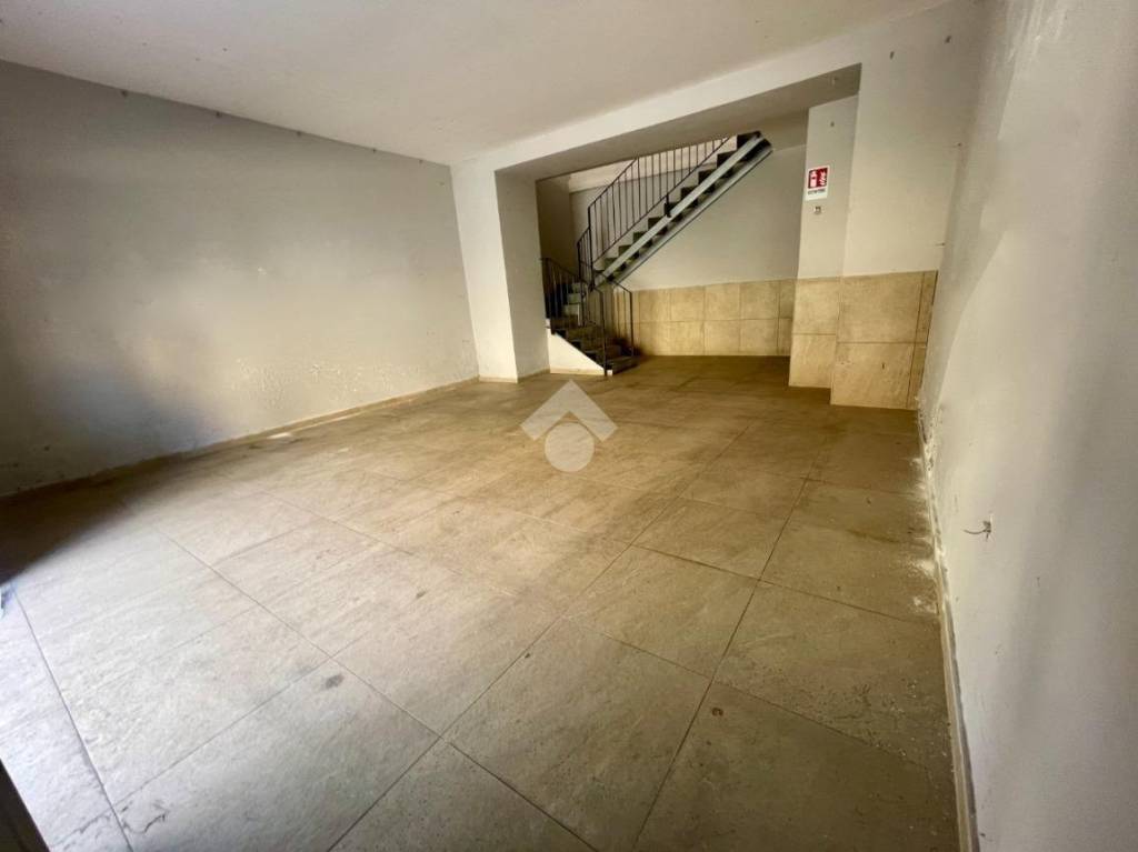 negozio in affitto a Casandrino