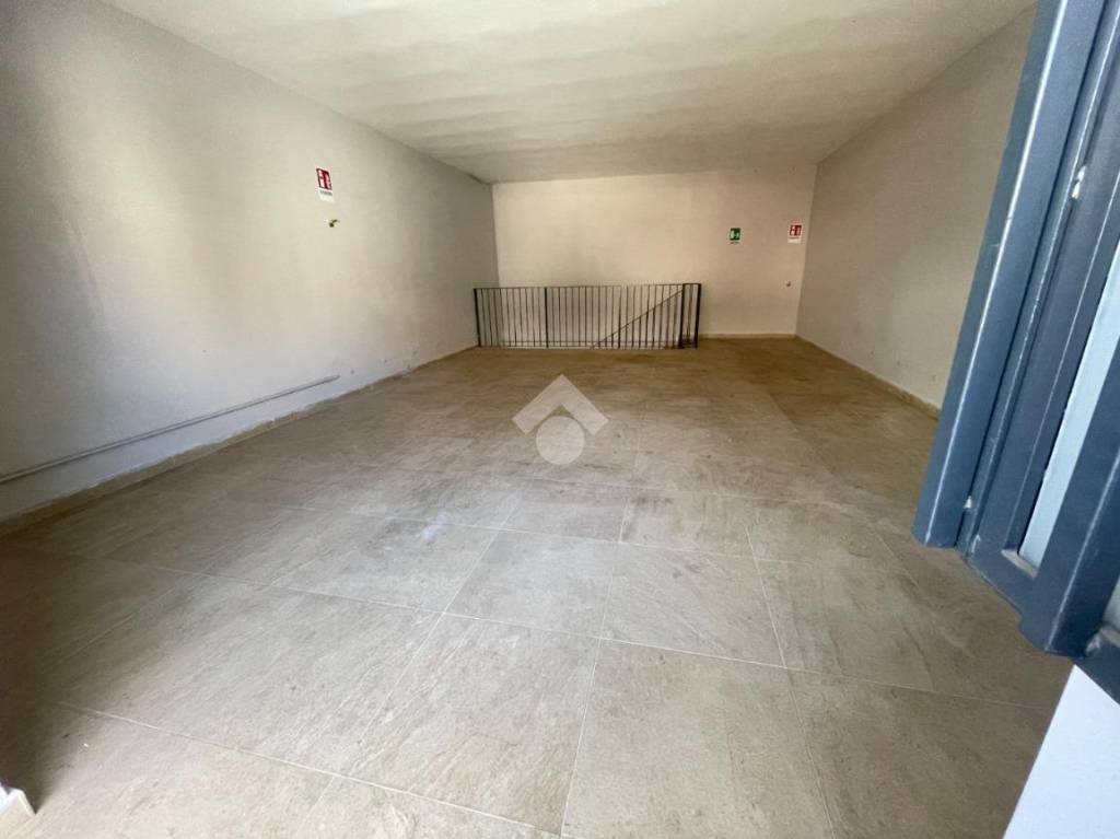 negozio in affitto a Casandrino