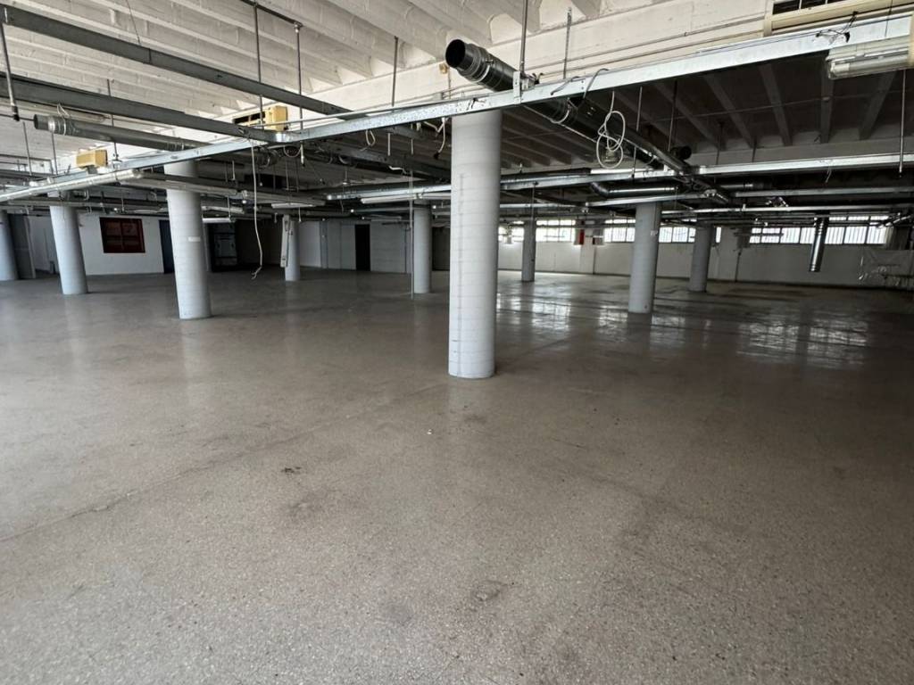 locale commerciale in affitto a Casandrino