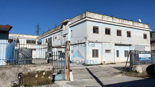 locale commerciale in affitto a Casandrino