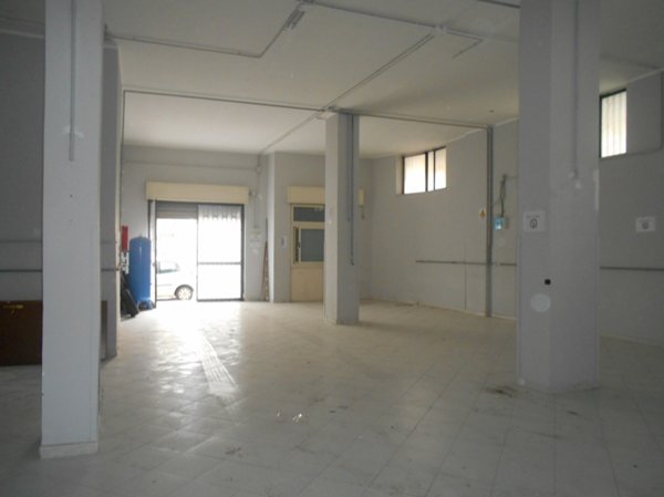 locale commerciale in affitto a Casoria