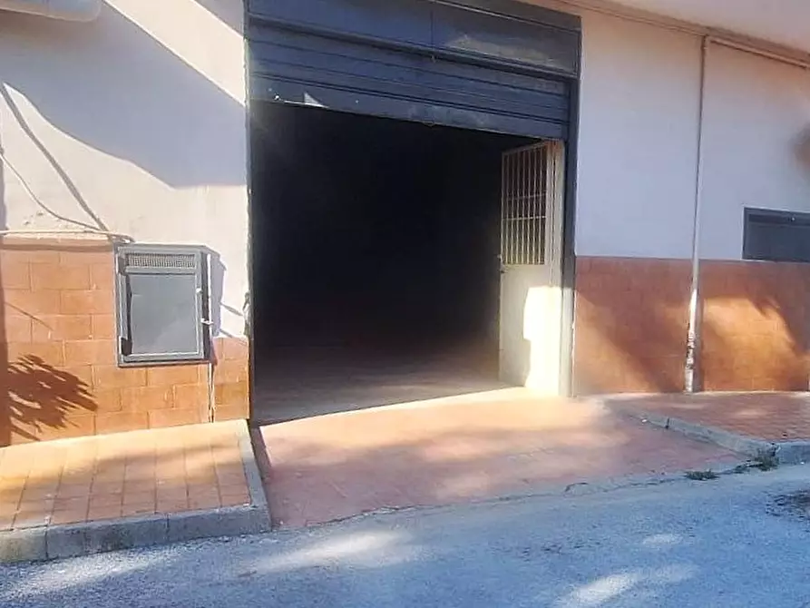 locale di sgombero in affitto a Casoria