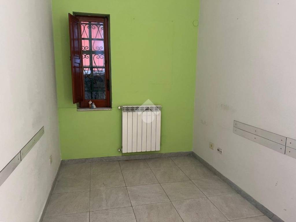 negozio in affitto a Casoria