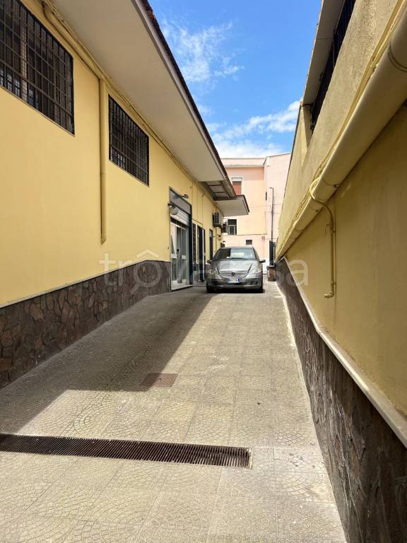 locale commerciale in affitto a Casoria