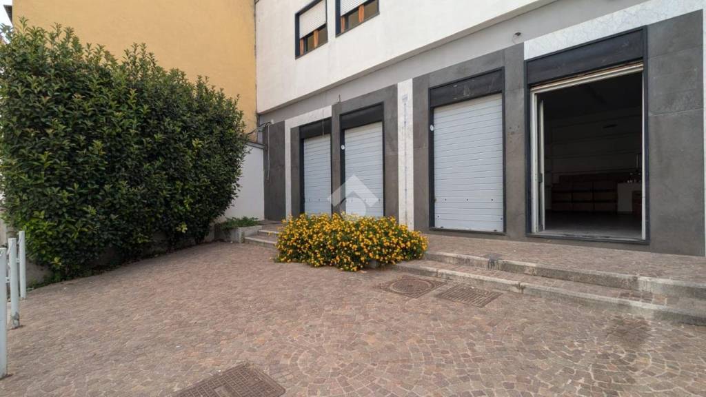 negozio in affitto a Casoria