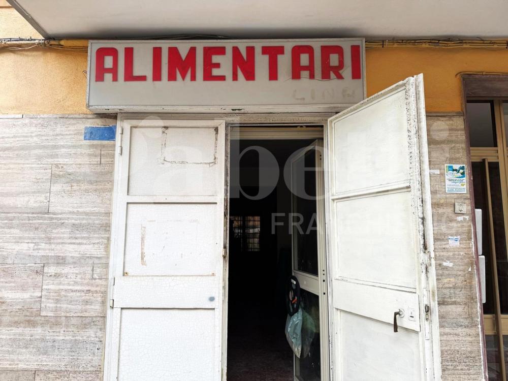negozio in affitto a Casoria in zona Centro Storico