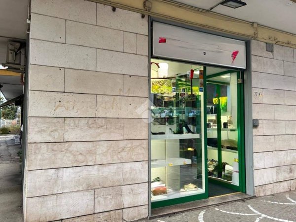 negozio in affitto a Casoria