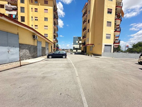 negozio in affitto a Casoria