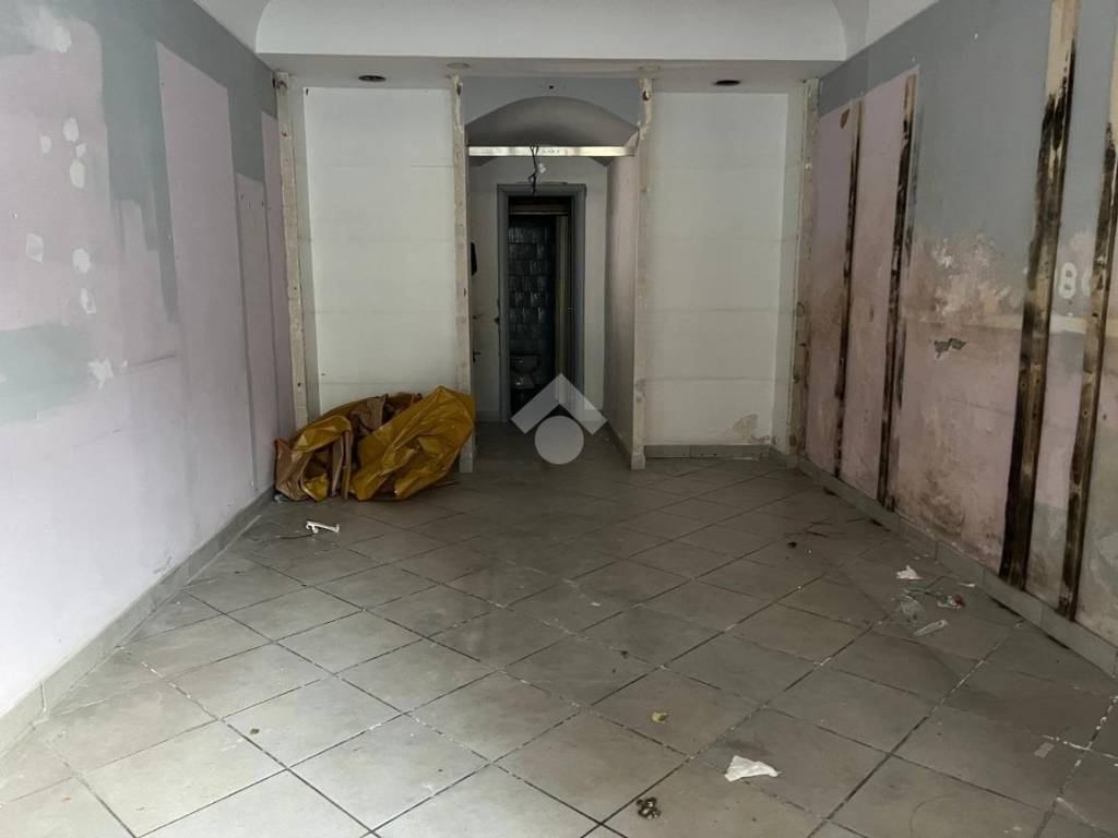 negozio in affitto a Casoria