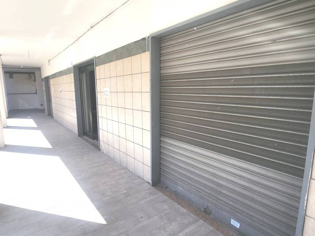 negozio in affitto a Casoria