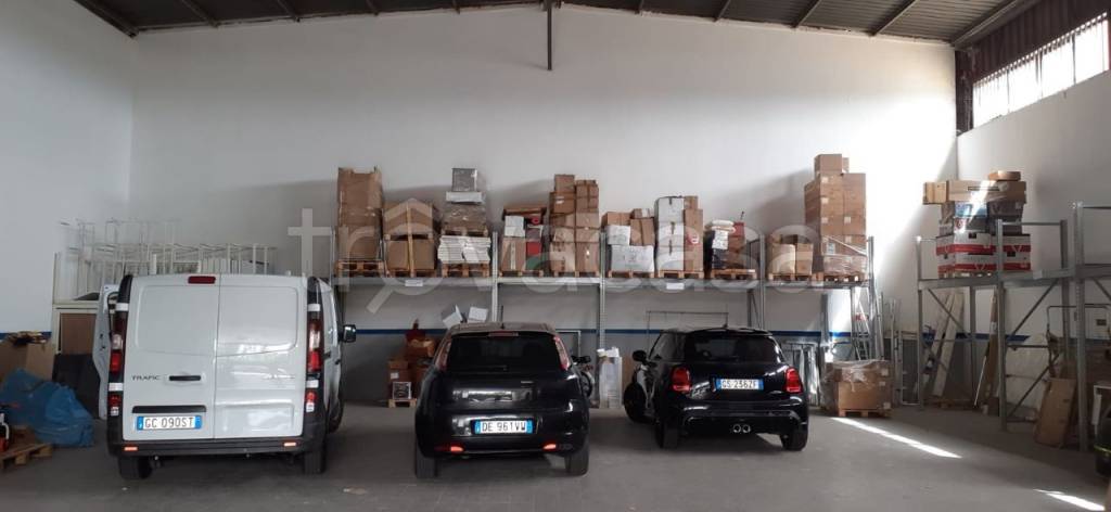 capannone in affitto a Casoria