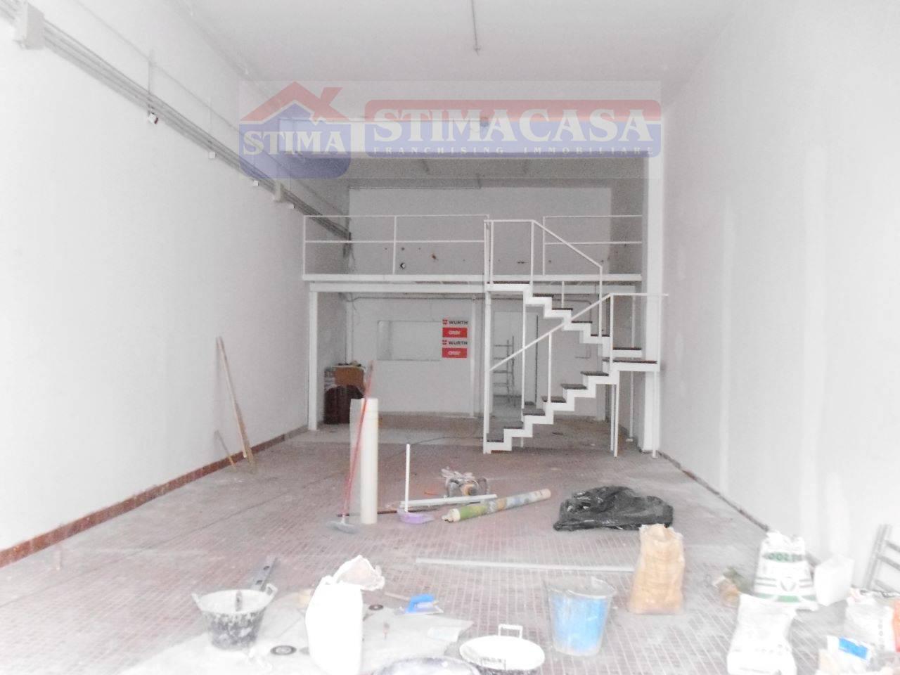 locale commerciale in affitto a Casoria