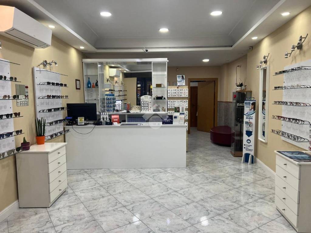 negozio in affitto a Casoria