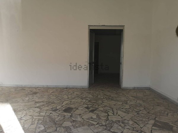 locale commerciale in affitto a Casoria