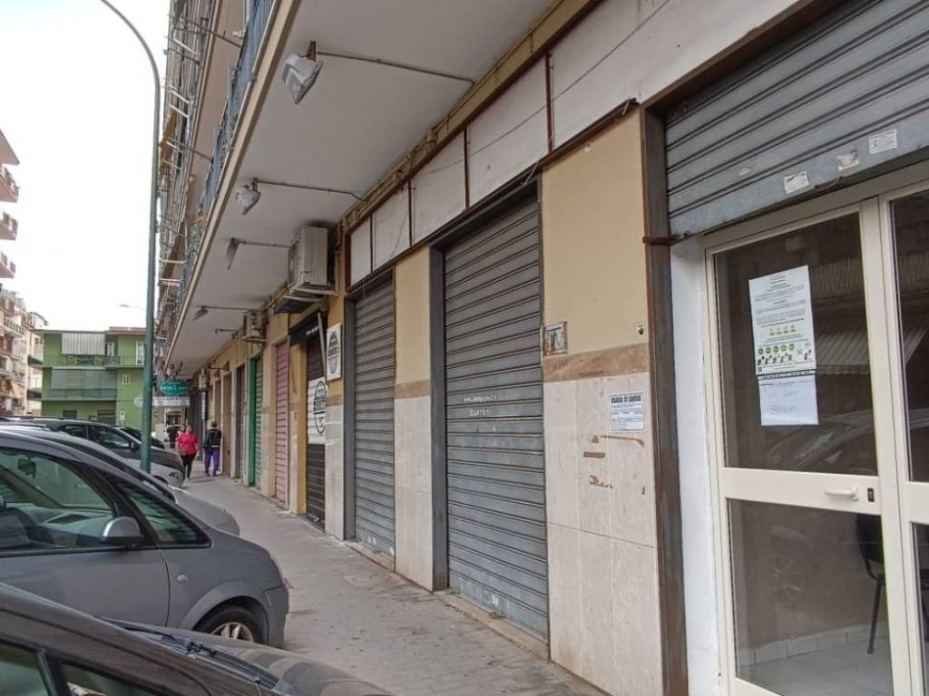 negozio in affitto a Casoria in zona Centro Storico