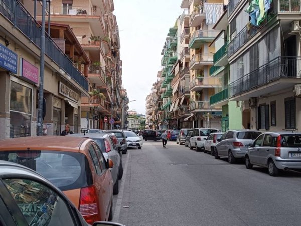 negozio in affitto a Casoria in zona Centro Storico
