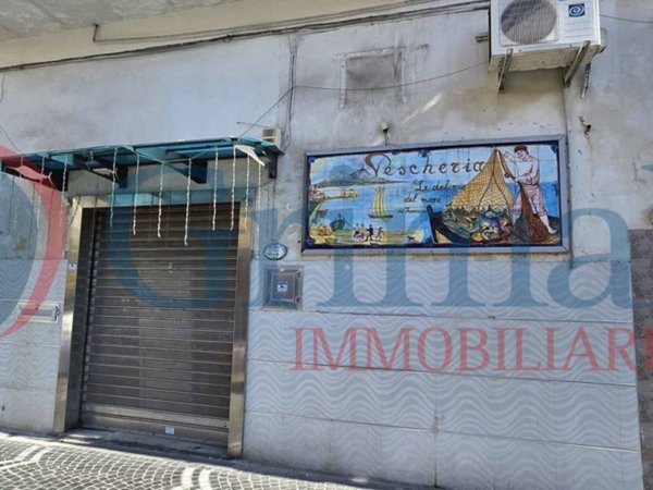 negozio in affitto a Casoria