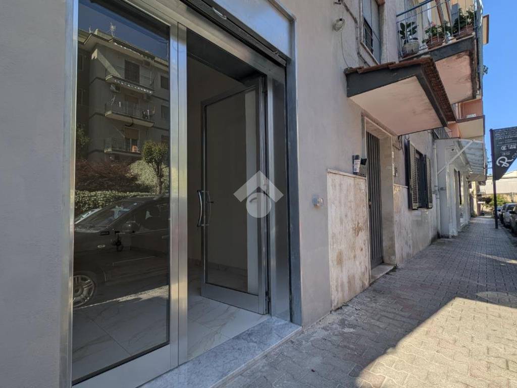 negozio in affitto a Casoria