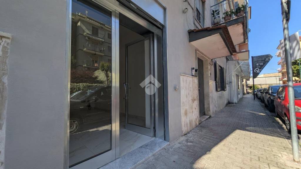 negozio in affitto a Casoria