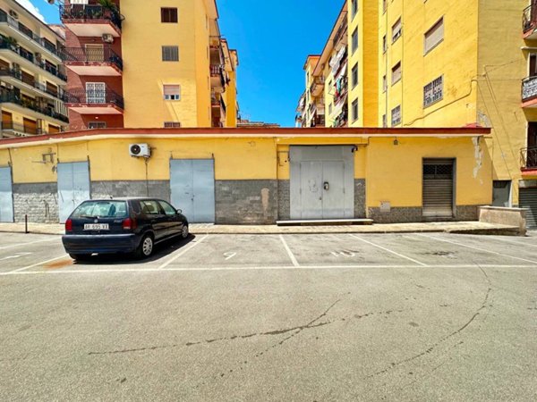 negozio in affitto a Casoria