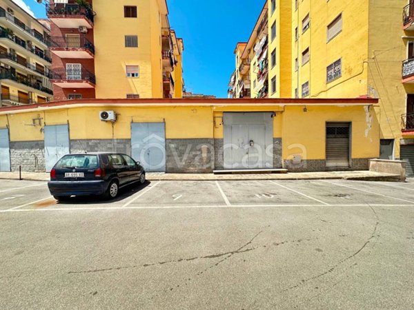 negozio in affitto a Casoria