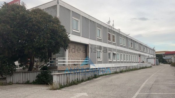 negozio in affitto a Casoria
