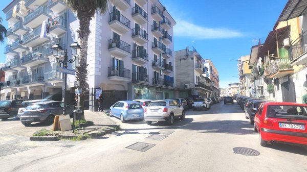 locale commerciale in affitto a Casoria