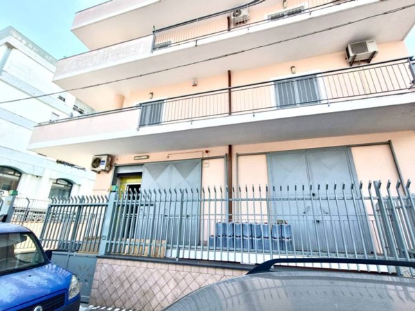 negozio in affitto a Casoria