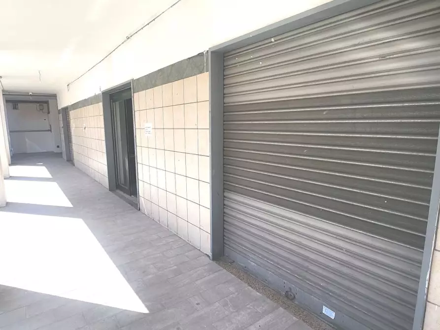 locale commerciale in affitto a Casoria