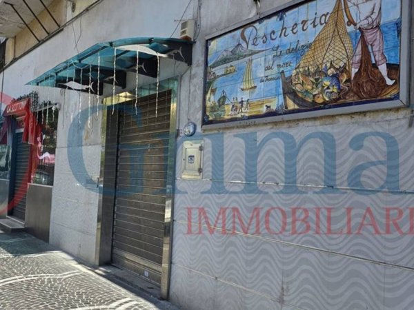 negozio in affitto a Casoria