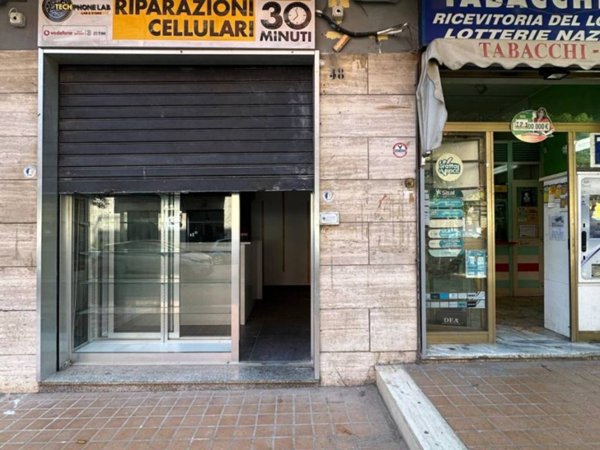 negozio in affitto a Casoria