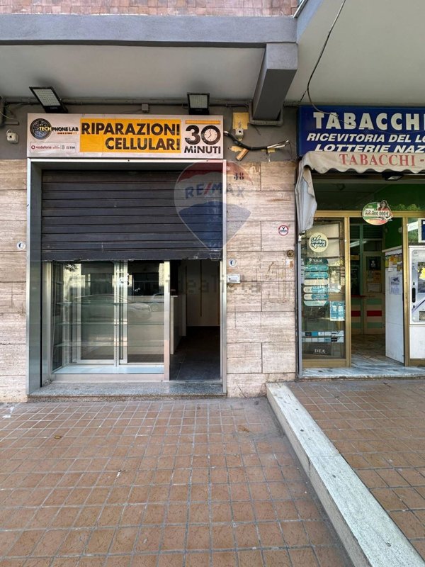 locale commerciale in affitto a Casoria