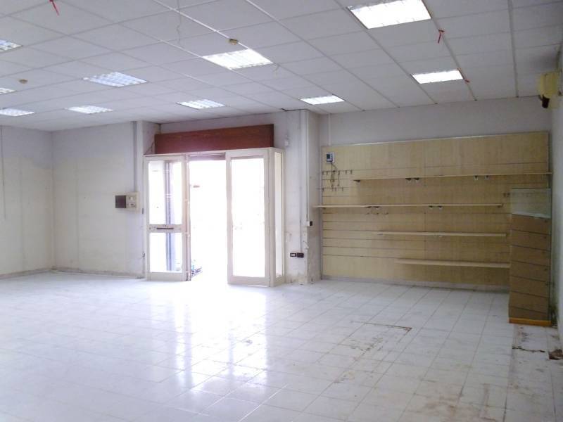 locale commerciale in affitto a Casoria