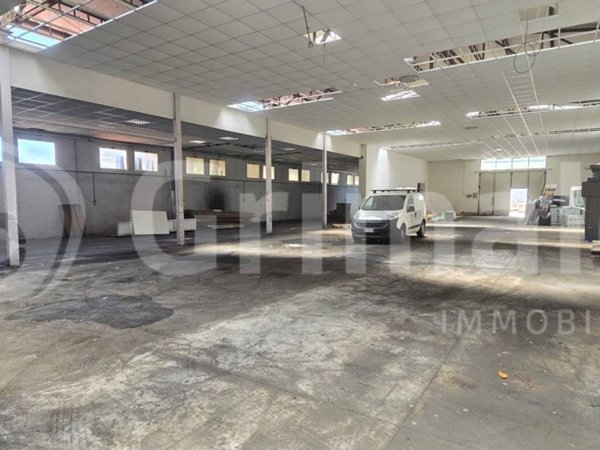 capannone in affitto a Casoria