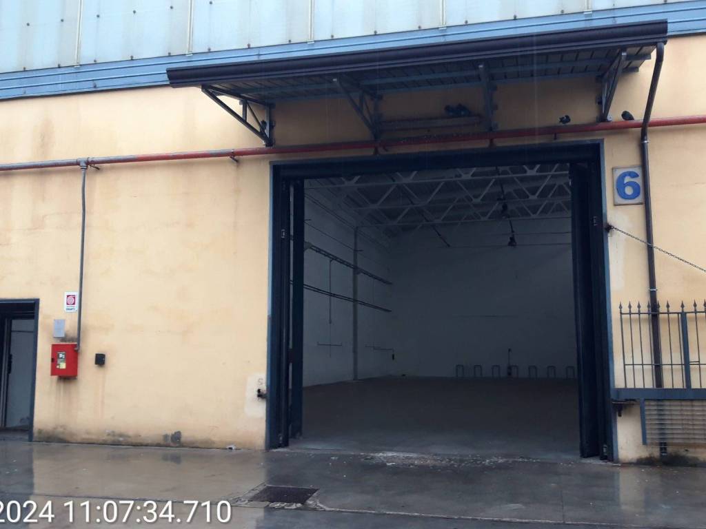 locale commerciale in affitto a Casoria