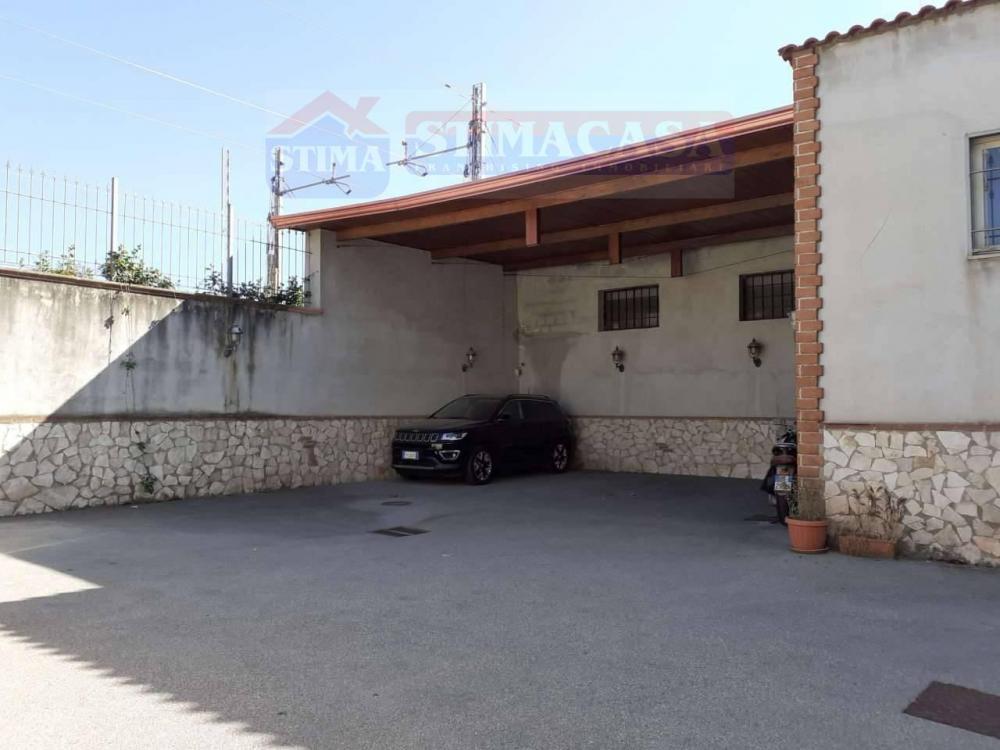 capannone in affitto a Casoria